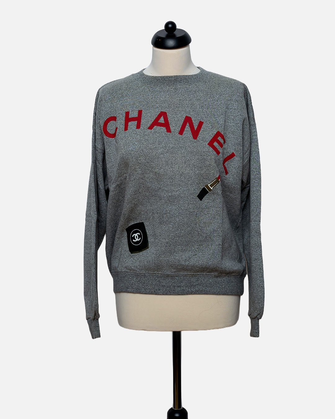 Chanel Pullover mit rotem Schriftzug · Grau meliert