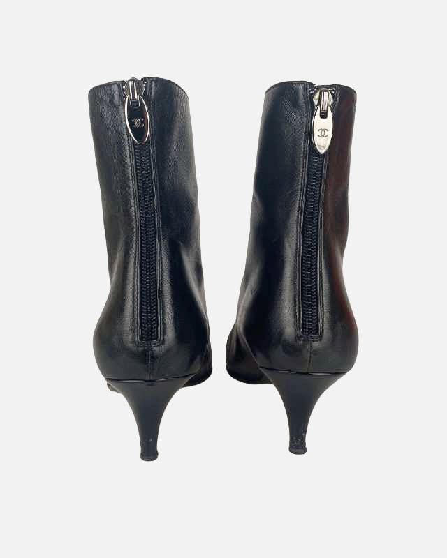 Chanel Lederstiefel · Schwarz