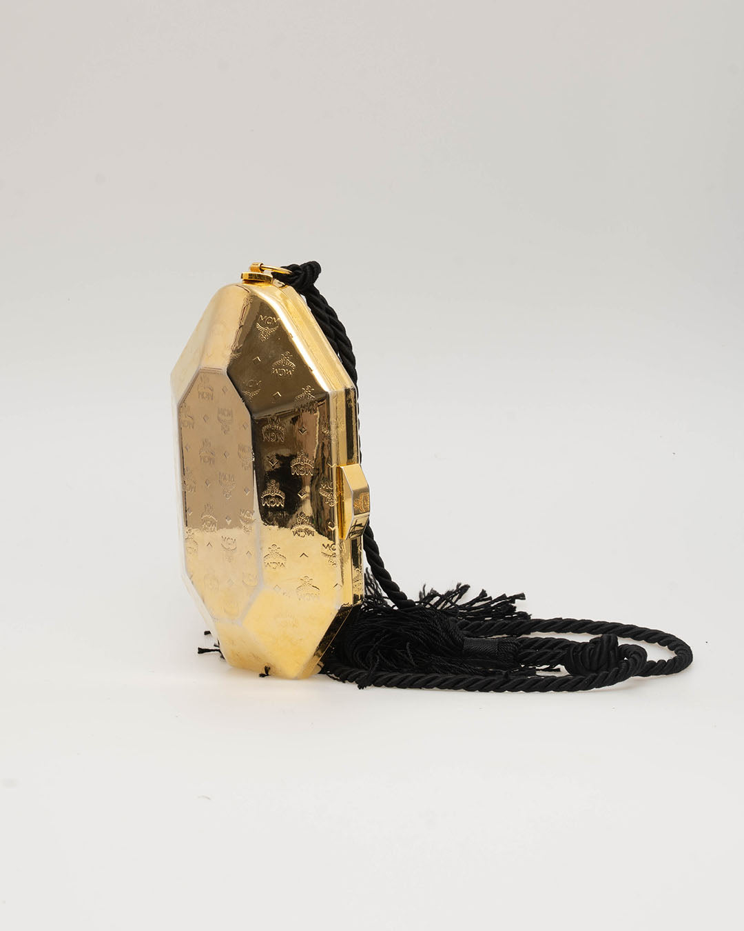 MCM Clutch aus Metall in Gold